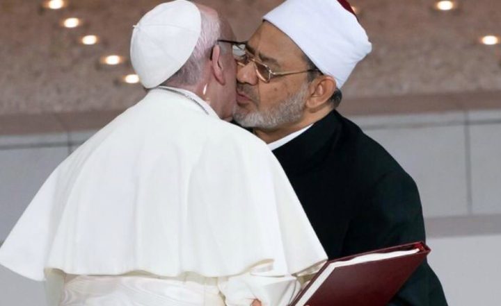 Papst Imam Kuss